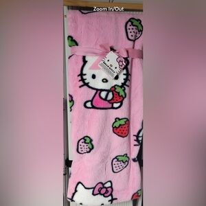Brand new
Very cute 
Strawberry faux fur blanket